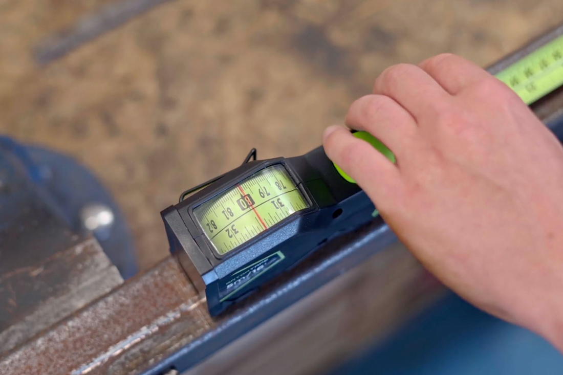 Benefits of a Top Reading Tape Measure for Taking Inside Measurements